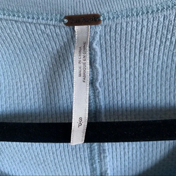 ⛔️SOLD⛔️ FREE PEOPLE Thermal Henley Crochet Cuff Trim Long Sleeves Top - Picture 4 of 10